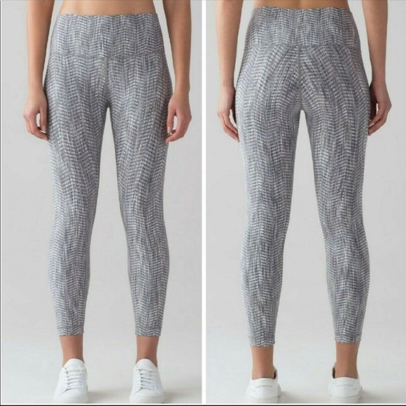 lululemon athletica Pants - Lululemon Wunder Under Crop Arrow Jacquard Size 4